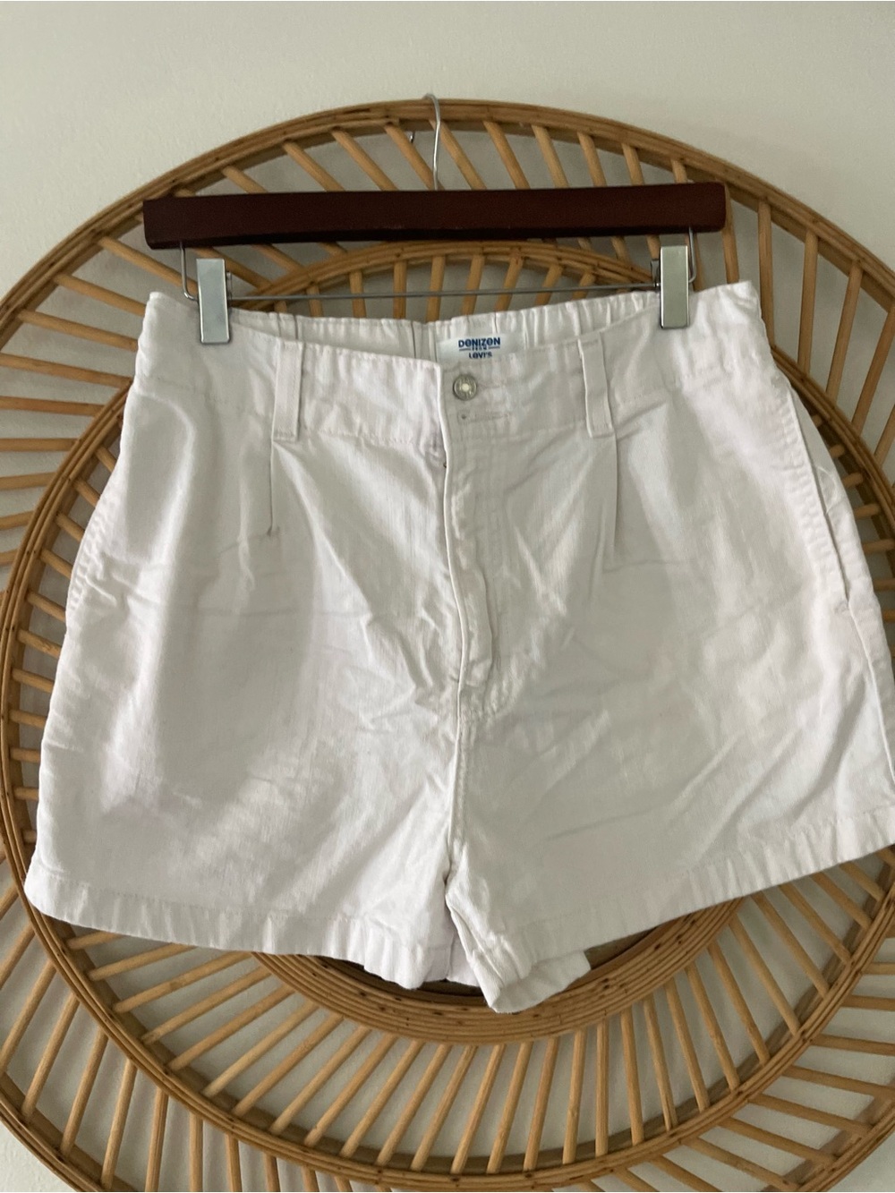 Denizen from Levi's White High-Rise Women's Cotton Shorts
